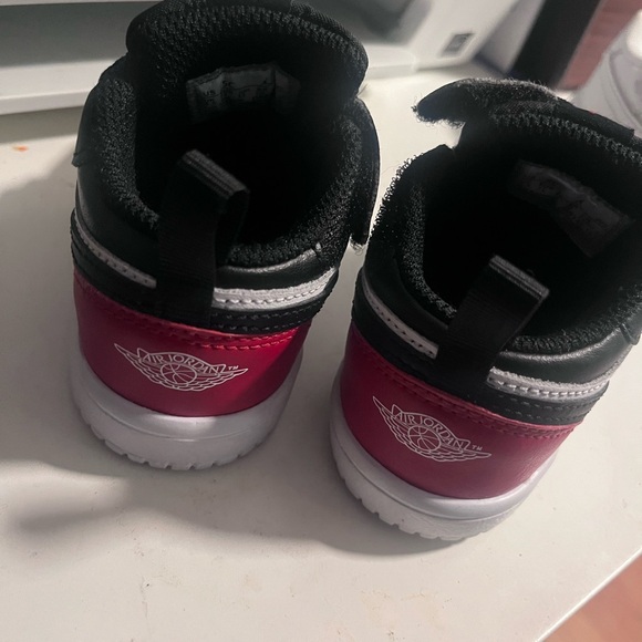 Jordan 1 Sneakers 5C - Picture 7 of 9